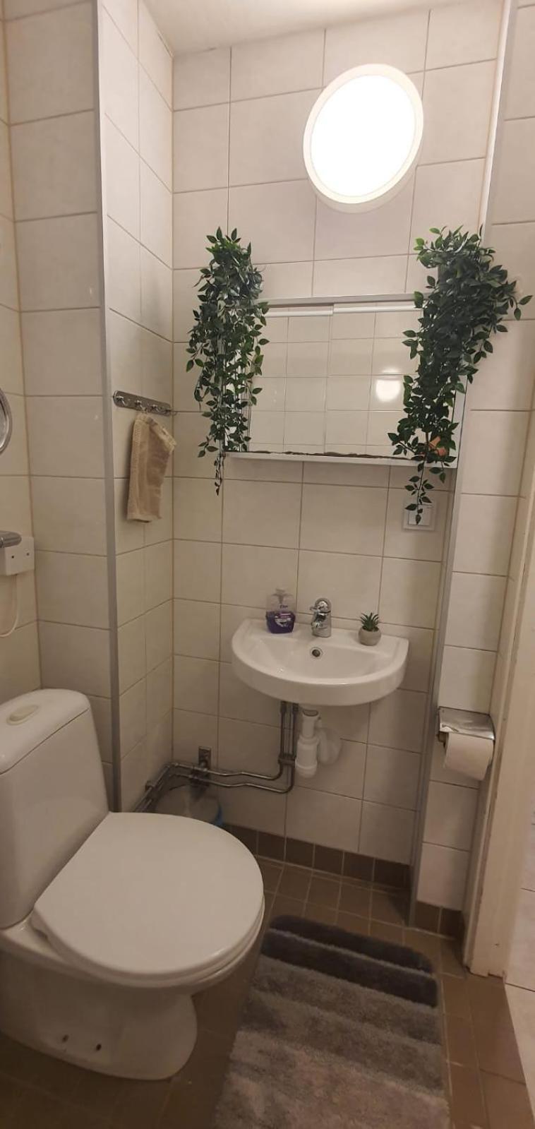 שטוקהולם Beautiful Basement Apartment, Very Private And Close To The Metro מראה חיצוני תמונה